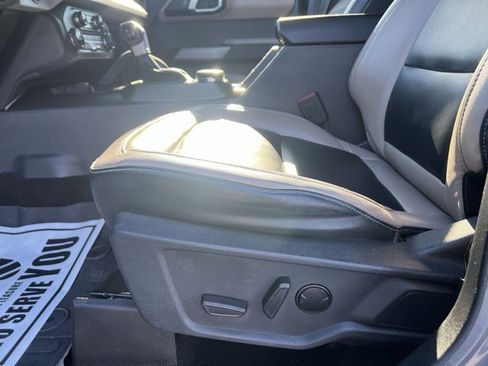 Used 2023 Ford Bronco Wildtrak image 26