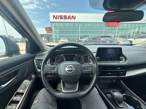 Used 2025 Nissan Rogue SV FWD image 27