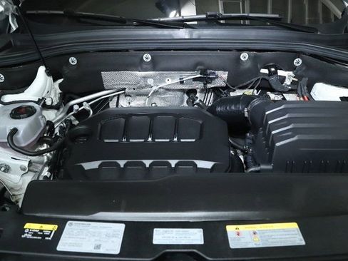 Used 2024 Volkswagen Atlas SE AWD/4WD image 36