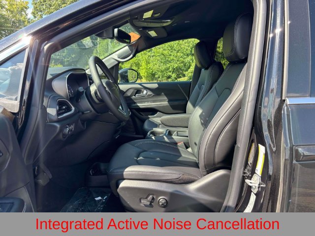 New 2027 Chrysler Pacifica Select FWD image 6