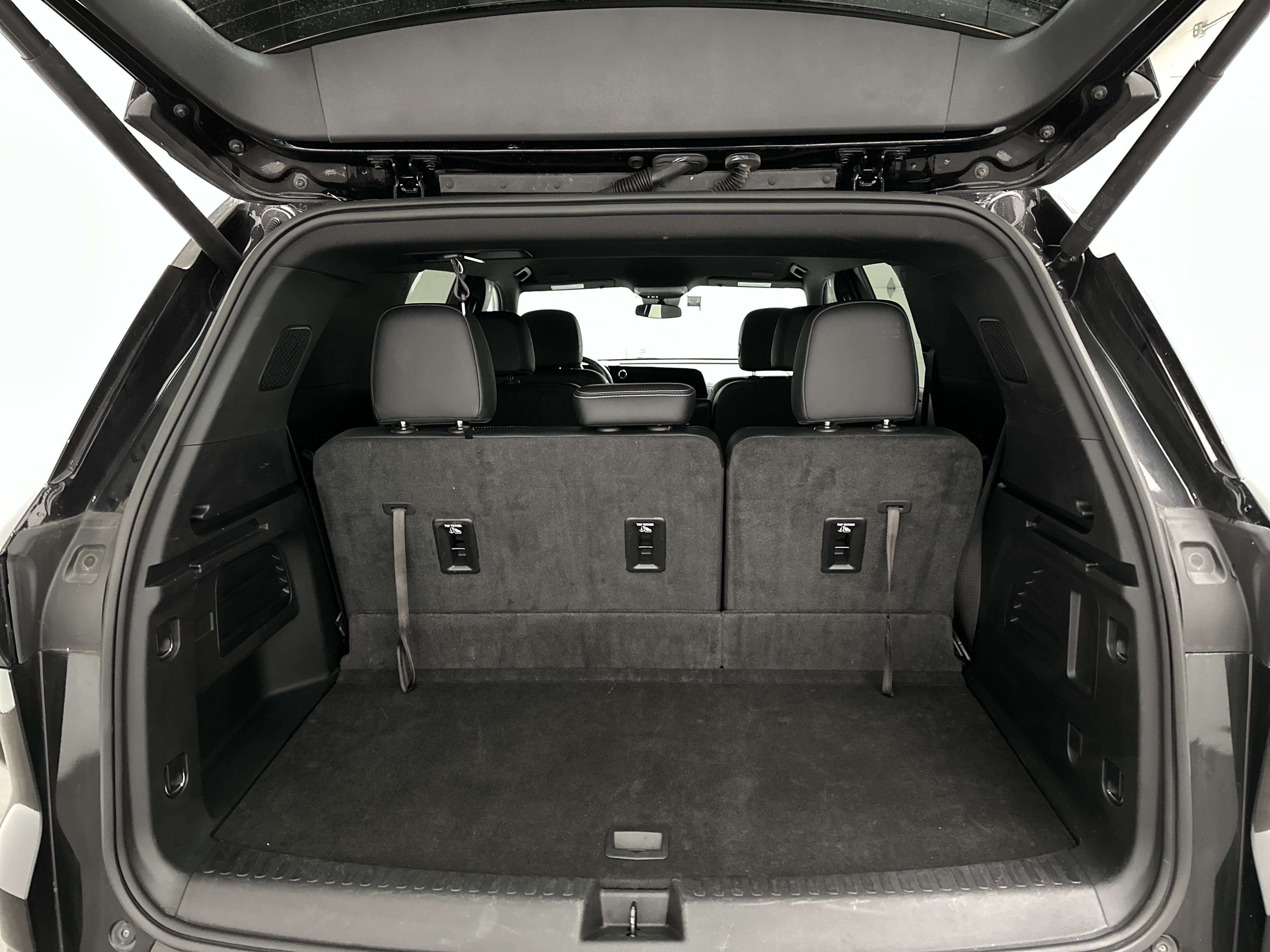 Used 2025 Chevrolet Traverse LT AWD/4WD image 14