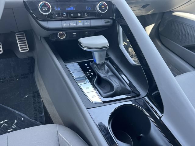 Certified 2025 Hyundai Elantra SEL FWD image 31