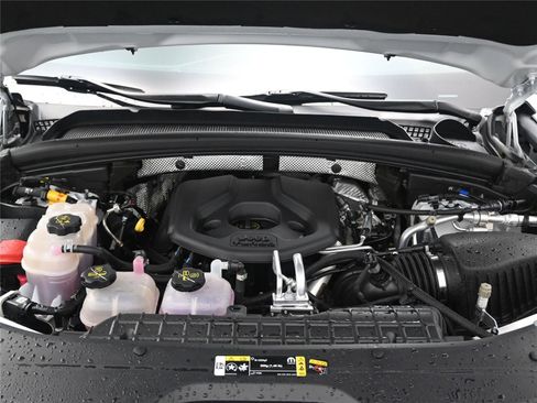 Used 2023 Jeep Grand Cherokee Overland w/ Luxury Tech Group IV image 12