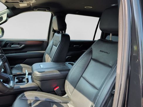 Used 2025 GMC Yukon XL Denali AWD/4WD image 17