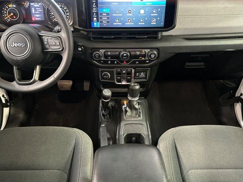 Used 2024 Jeep Wrangler Unlimited Sport AWD/4WD image 4