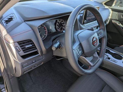 Certified 2025 Nissan Rogue SV image 10