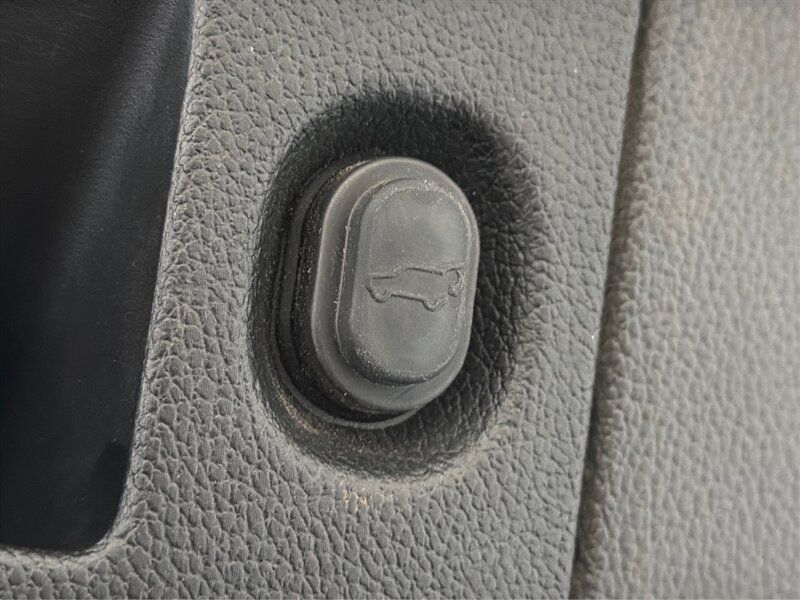 Used 2020 Cadillac Escalade ESV Premium Luxury AWD/4WD image 22