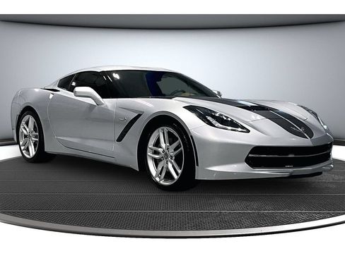 Used 2018 Chevrolet Corvette Stingray Coupe w/ 2LT Preferred Equipment Group RWD image 2