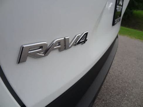 Used 2024 Toyota RAV4 XLE FWD image 36