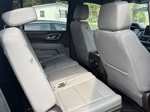 Used 2023 Chevrolet Suburban LT RWD image 8