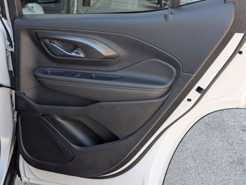 Used 2024 GMC Terrain SLE image 24