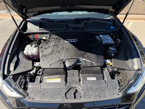 Used 2019 Audi Q8 Premium Plus w/ Premium Plus image 6