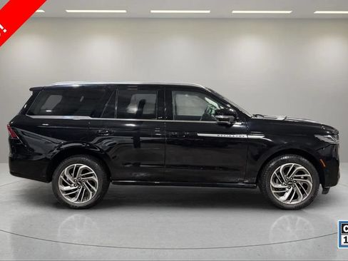 Certified 2025 Lincoln Navigator Reserve AWD/4WD image 2