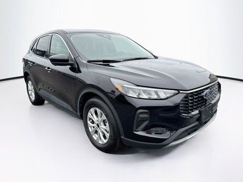 Used 2023 Ford Escape Active w/ Tech Pack #2 AWD/4WD image 3