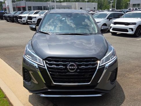 Used 2025 Nissan Kicks Play S FWD image 2