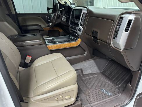 Used 2019 GMC Sierra 2500 SLT w/ Duramax Plus Package AWD/4WD image 15