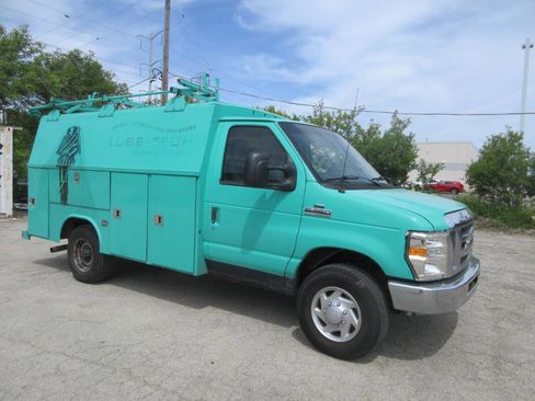 Used 2012 Ford E-350 and Econoline 350 Super Duty w/ PWR Locks & Windows Group RWD image 10