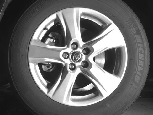 Used 2025 Toyota Highlander LE image 12