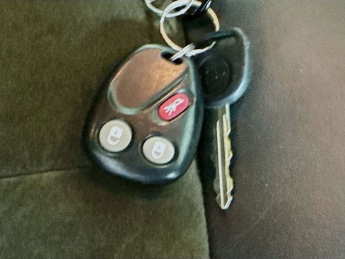 Used 2008 Chevrolet TrailBlazer SS w/ Sun And 6-Disc Cd Package image 33