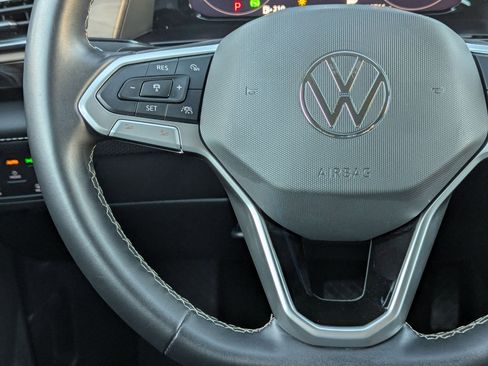 Used 2025 Volkswagen Atlas SE FWD image 21