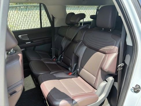 Certified 2025 Ford Expedition Max Platinum w/ Platinum Ultimate Package AWD/4WD image 48