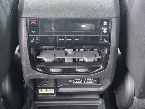 Used 2025 Jeep Grand Cherokee L Limited w/ Luxury Tech Group II AWD/4WD image 20