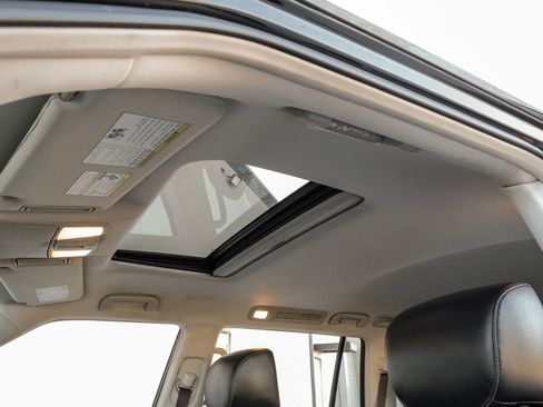 Used 2016 INFINITI QX80 4WD w/ Deluxe Technology Package image 4