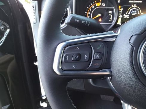 Used 2025 Jeep Wrangler Unlimited Sahara AWD/4WD image 17
