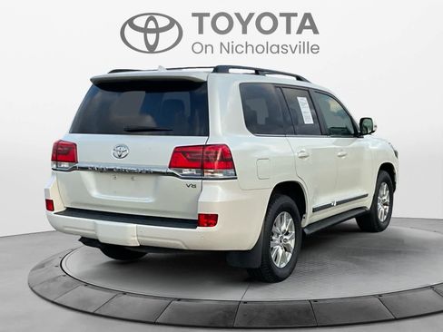 Used 2016 Toyota Land Cruiser image 5