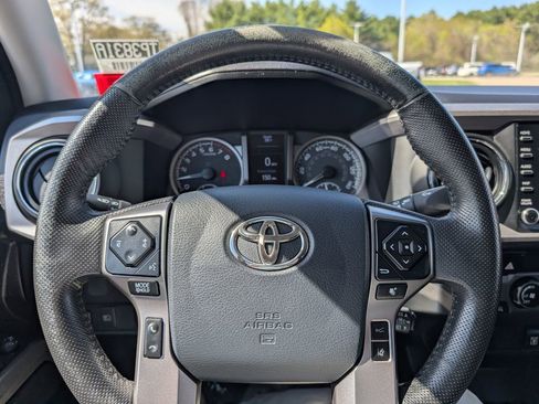 Used 2020 Toyota Tacoma SR5 AWD/4WD image 23