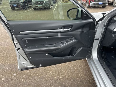 Used 2022 Nissan Altima 2.5 SV image 16