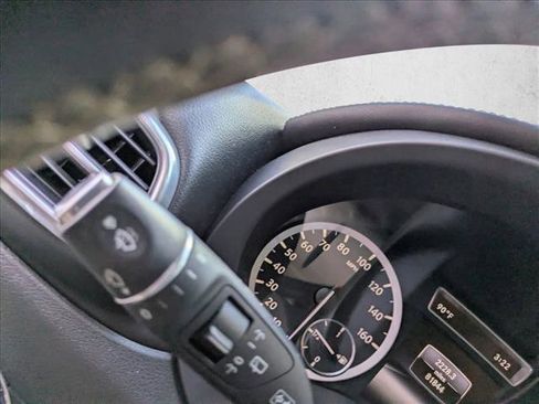 Used 2017 INFINITI QX30 Premium w/ Navigation Package image 13