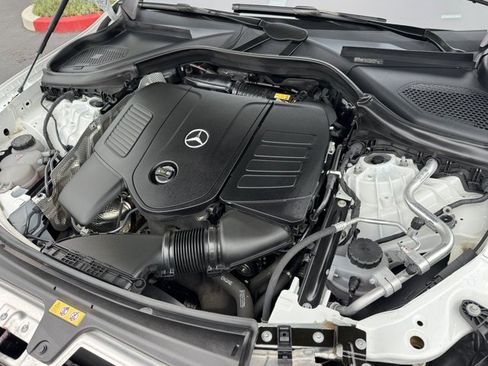 Used 2023 Mercedes-Benz GLC 300 4MATIC image 5