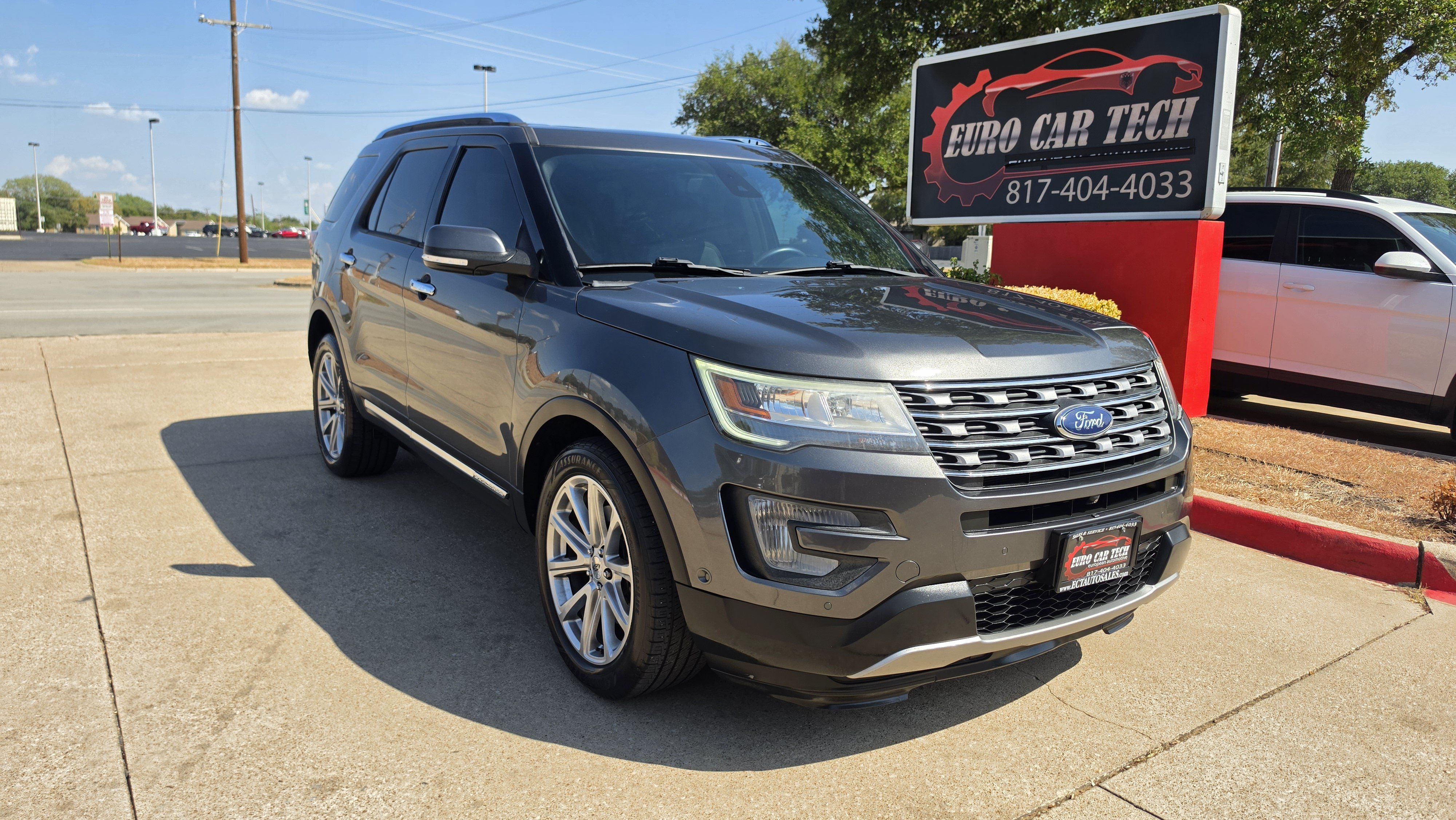 Used 2017 Ford Explorer Limited w/ Equipment Group 301A AWD/4WD image 6