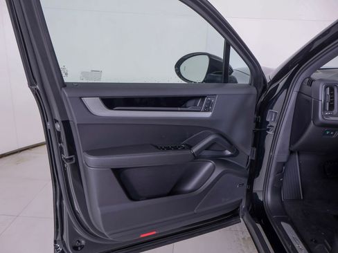 New 2026 Porsche Cayenne image 28