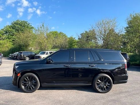 Used 2022 Cadillac Escalade Sport Platinum w/ LPO, Floor Liner Package AWD/4WD image 2