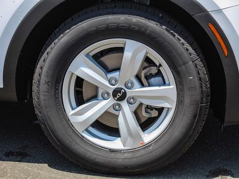 New 2024 Kia Sorento LX image 12