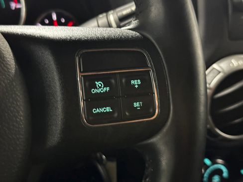 Used 2017 Jeep Wrangler Unlimited Sahara w/ Connectivity Group AWD/4WD image 32