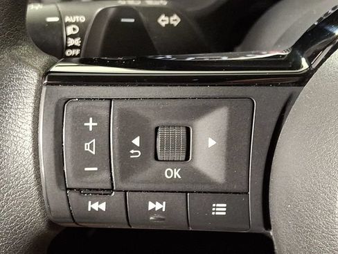 Used 2023 Nissan Rogue SV AWD/4WD image 20