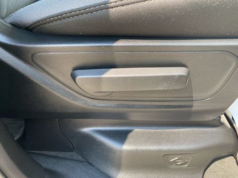 Used 2020 RAM 1500 Big Horn AWD/4WD image 12