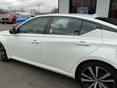 Used 2021 Nissan Altima 2.5 SR w/ SR Premium Package image 32