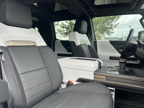 Used 2025 GMC Hummer EV 2X image 13