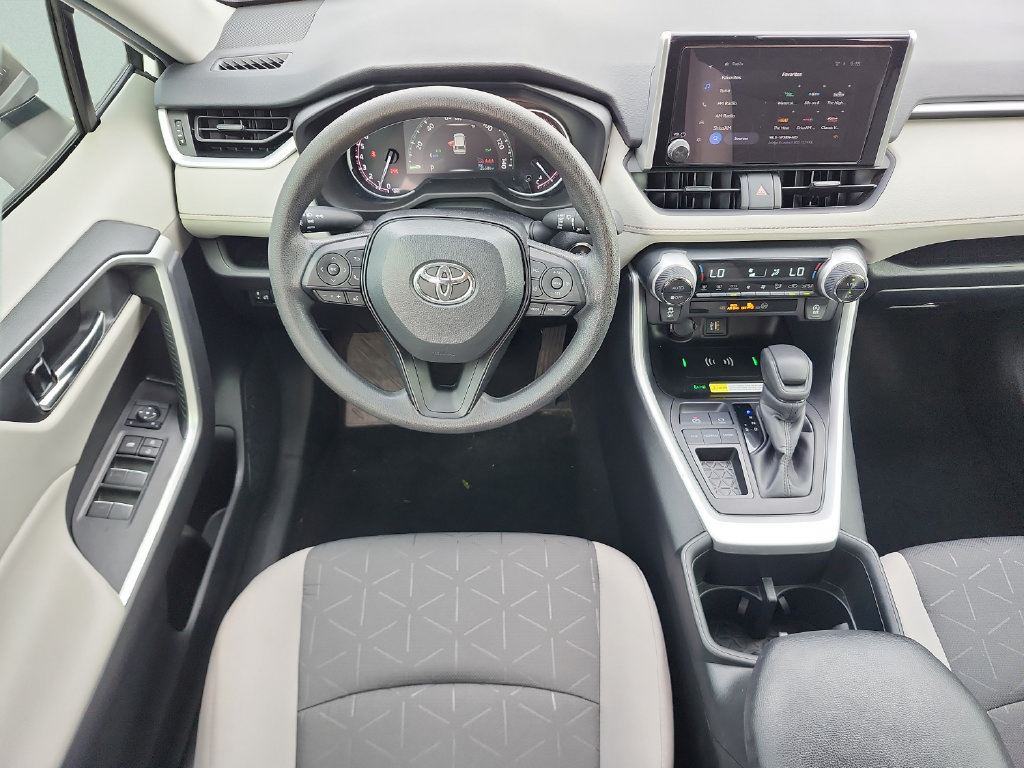 Used 2024 Toyota RAV4 XLE FWD image 19