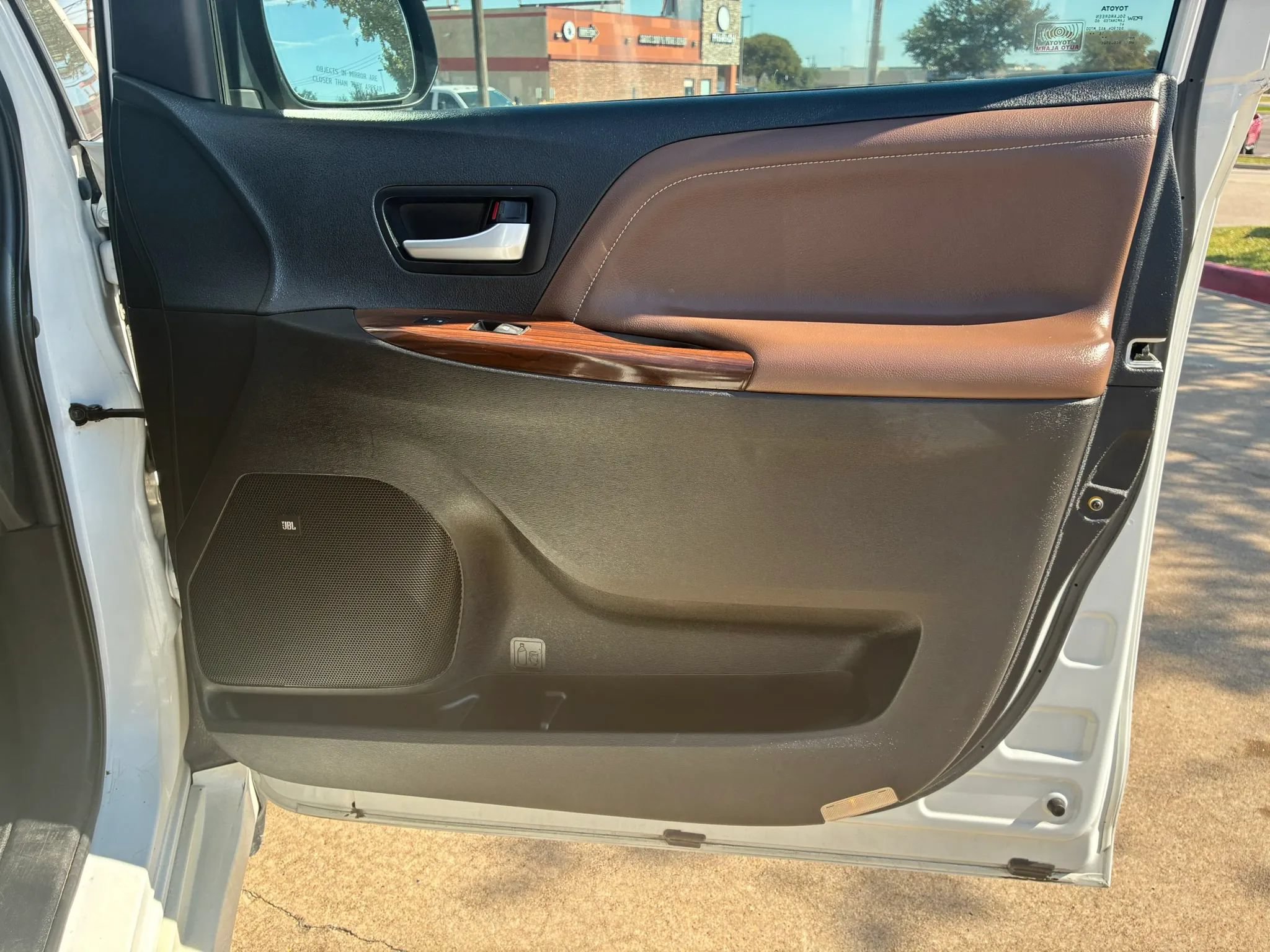 Used 2019 Toyota Sienna Limited Premium FWD image 23