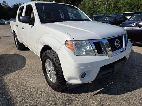 Used 2014 Nissan Frontier SV w/ SV Value Truck Package RWD image 7