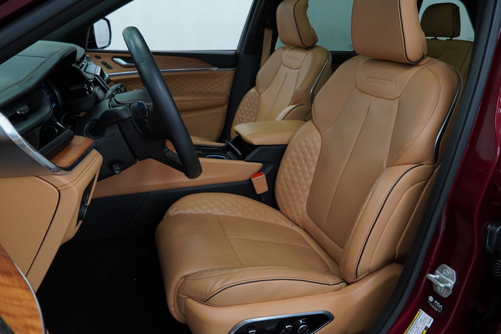 Certified 2025 Jeep Grand Cherokee Summit AWD/4WD image 10