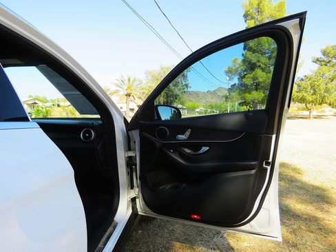 Used 2017 Mercedes-Benz GLC 300 image 14