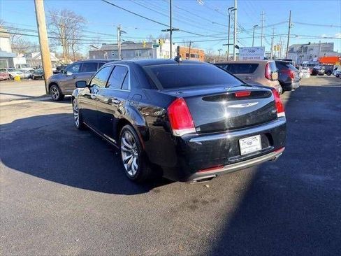 Used 2019 Chrysler 300 Limited RWD image 4