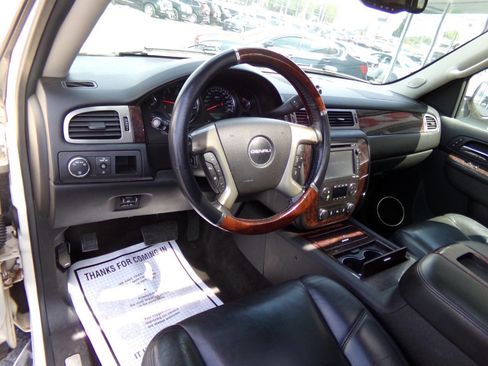 Used 2013 GMC Yukon XL Denali image 7