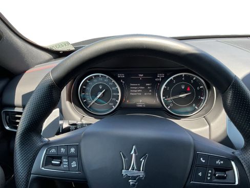 Used 2024 Maserati Levante GT Ultima AWD/4WD image 12